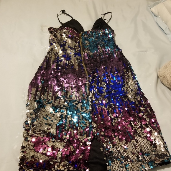 Dress - Picture 3 of 3